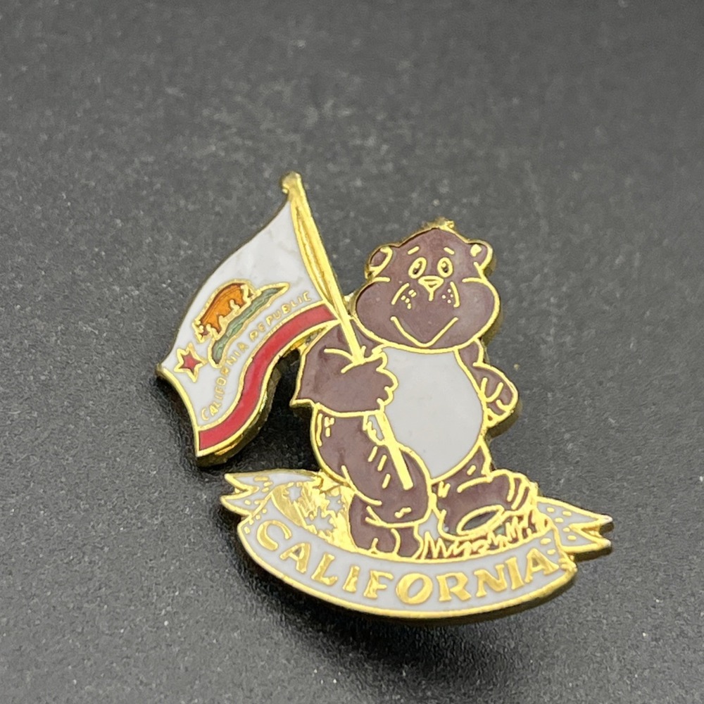 California Bear Holding State Flag Cute Lapel Hat Pin